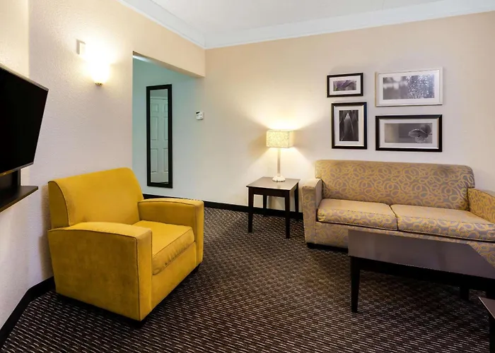 La Quinta & By Wyndham Superstition Springs Hotel