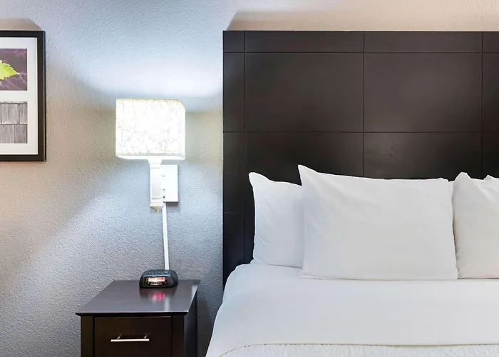 La Quinta & By Wyndham Superstition Springs 3*