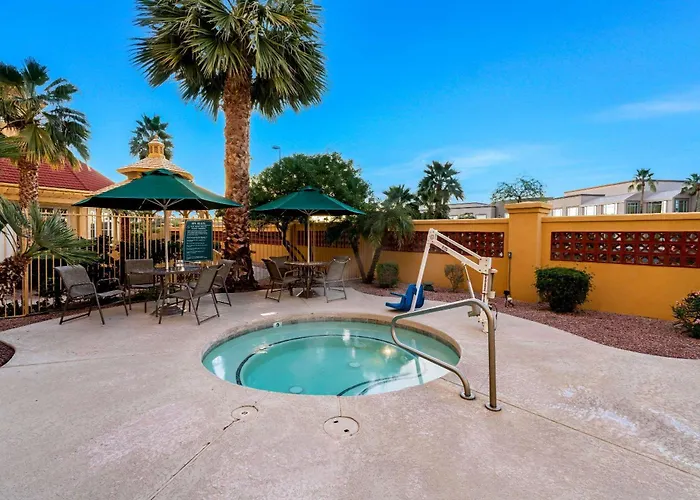 Hotel La Quinta & By Wyndham Superstition Springs Mesa