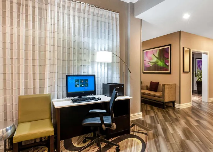 La Quinta & By Wyndham Superstition Springs Hotel 3*
