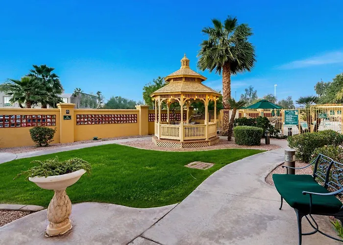 La Quinta & By Wyndham Superstition Springs Hotel