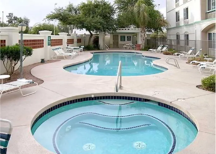 La Quinta & By Wyndham Superstition Springs 3*
